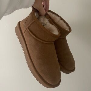 UGG Micro Mini Style Booties By Cushionaire
